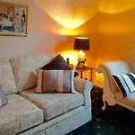 Konukevi Glenfield House 4*