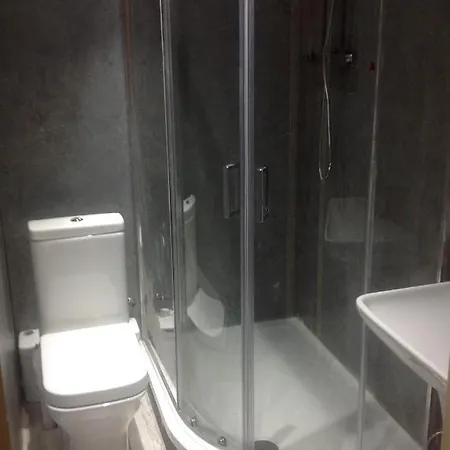 Konukevi Glenfield House 4*