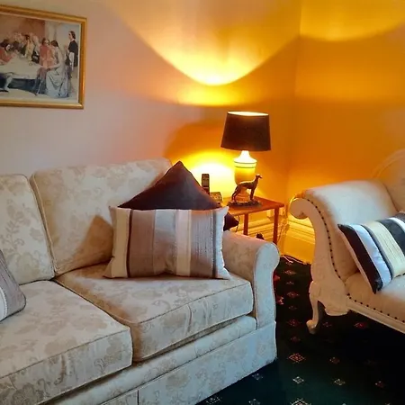 Konukevi Glenfield House 4*