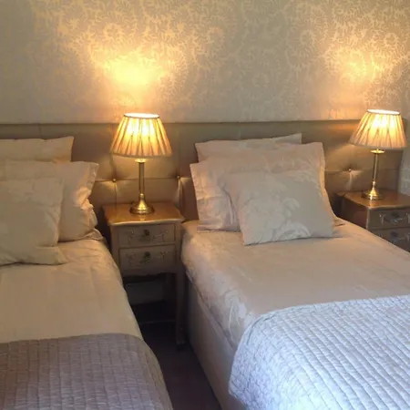 Konukevi Glenfield House 4*