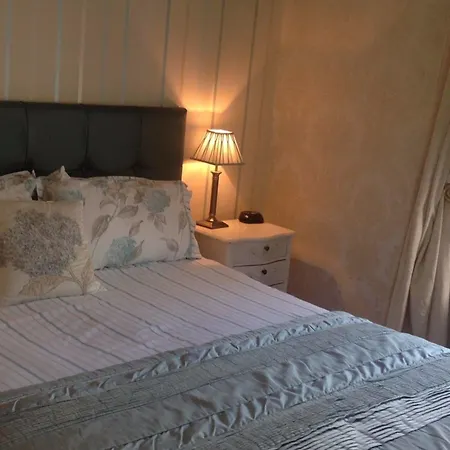 Konukevi Glenfield House 4*